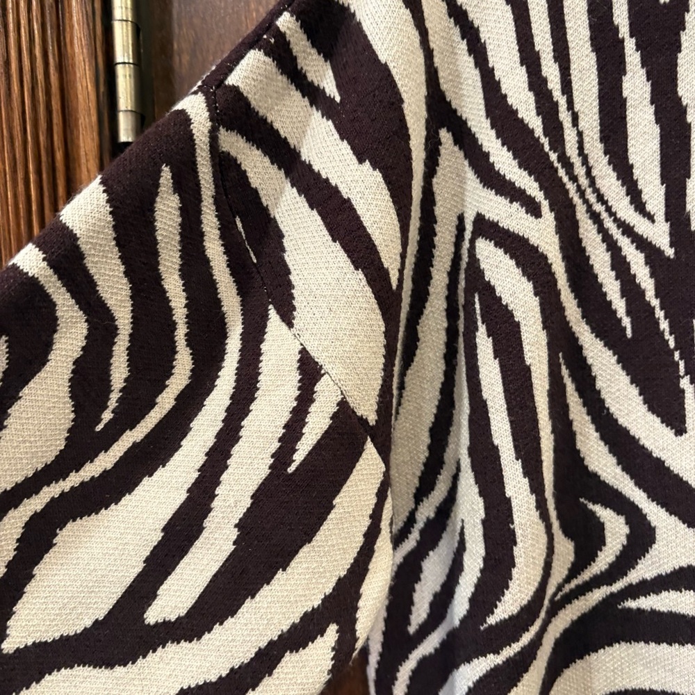 Carbon38 NWT $128 Zebra Print Crewneck Knit Sweater Brown & Cream S P2P 21-23” - Picture 9 of 12